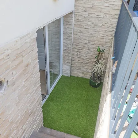Castle Breeze Apartment *